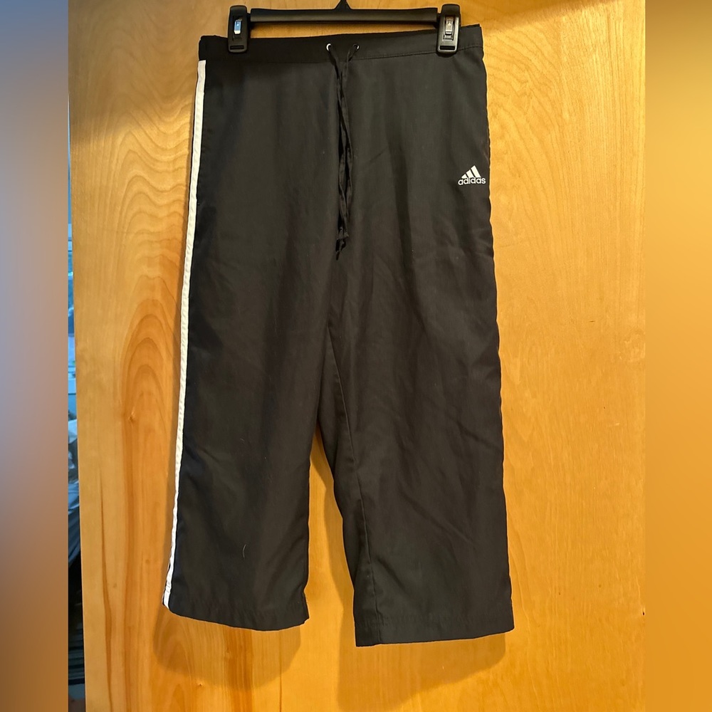 Womens Adidas’s drawstring Capris. Size m